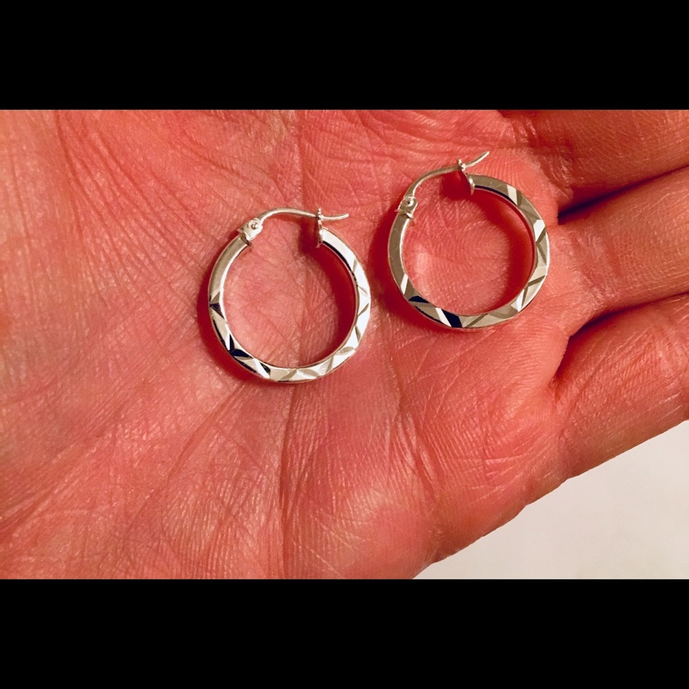 20mm High Polished Diamond Cut Hoop Earrings